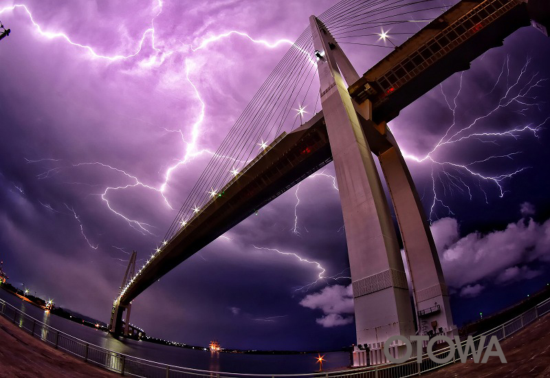 第21回 雷写真コンテスト受賞作品 銅賞 -天空の支配者-